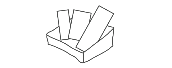 Das Bild zeigt eine Box mit verschiedenen Papiergrößen und symbolisiert die Vielfalt und Flexibilität von Werbematerialien, die individuell zusammengestellt werden können.​